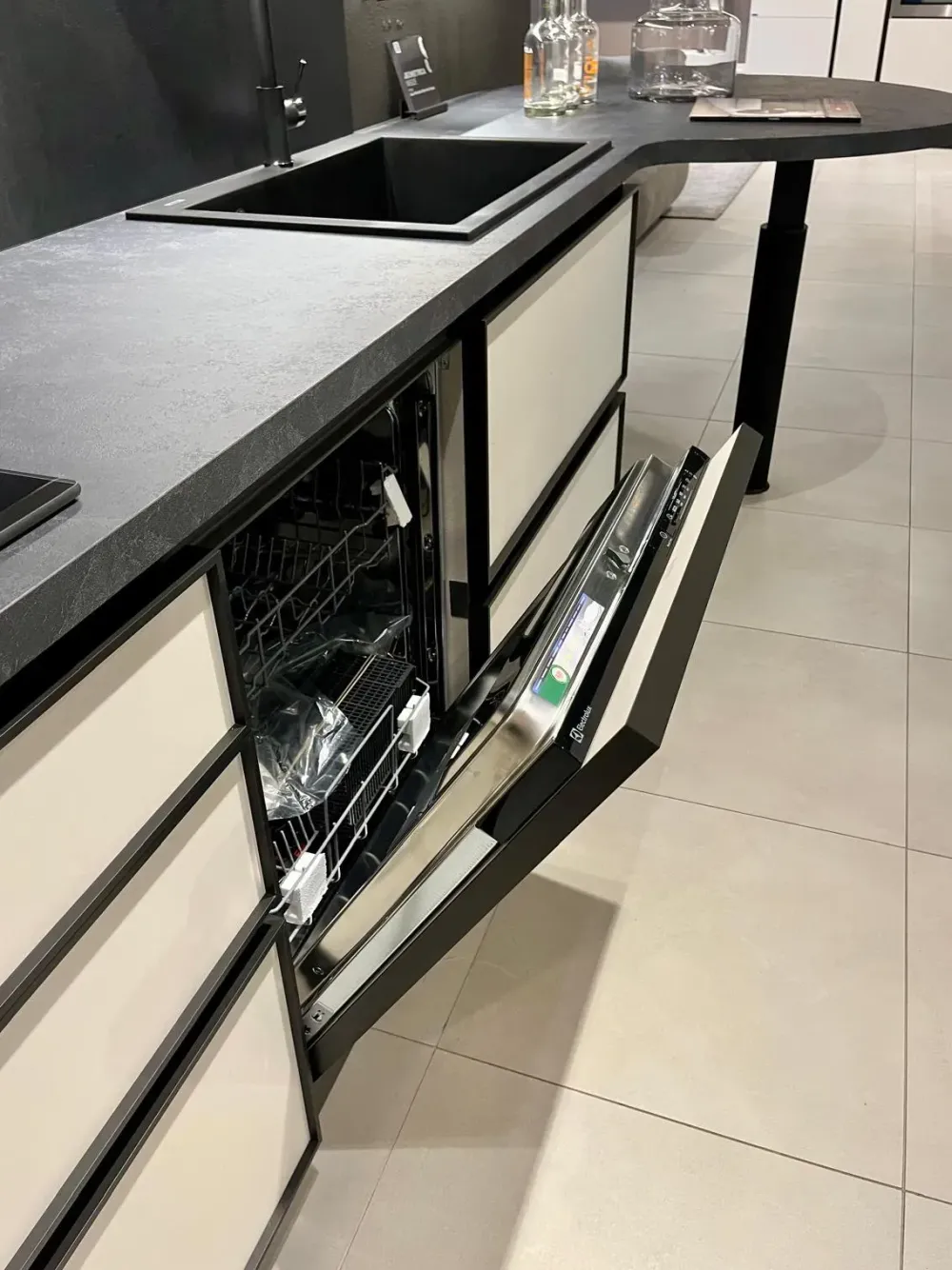 Cucina moderna ad angolo Jeometrica inside a prezzo ribassato^Scavolini New
