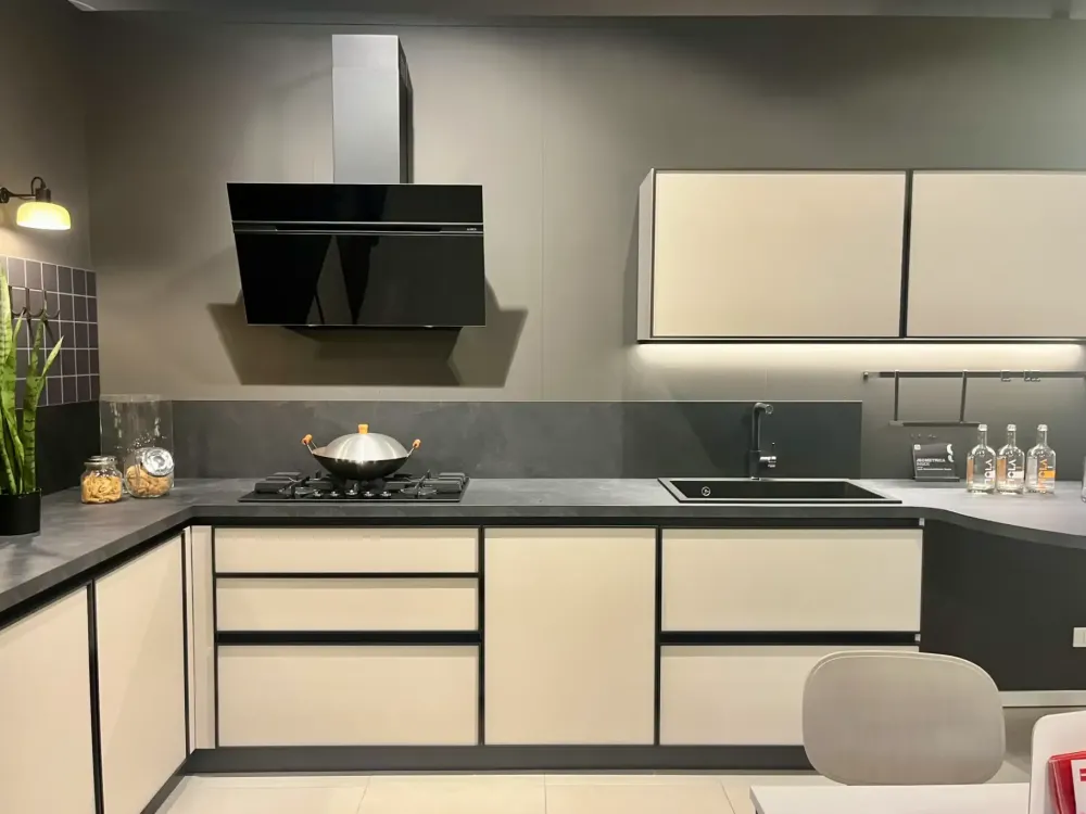 Cucina moderna ad angolo Jeometrica inside a prezzo ribassato^Scavolini New