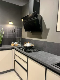 Cucina moderna ad angolo Jeometrica inside a prezzo ribassato^Scavolini New