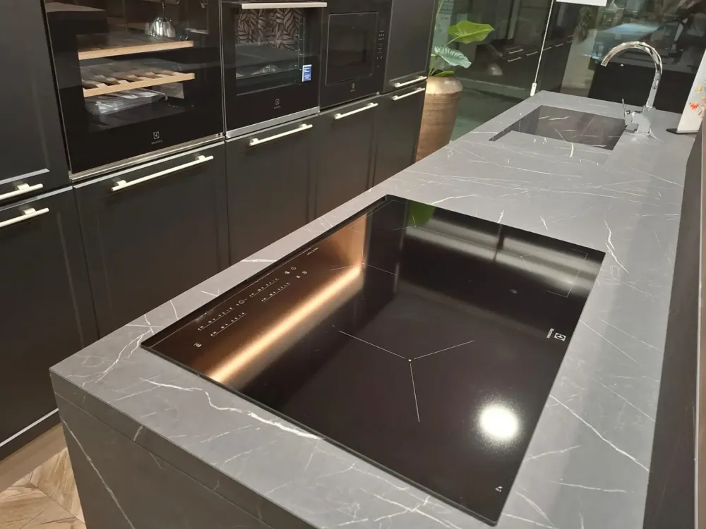 Cucina moderna con isola Giglio expo a prezzo scontato^Pensarecasa Online