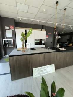 Aran Cucina moderna con isola Lab13 a prezzo ribassato- Cucine Ad Isola|Cucine Moderne