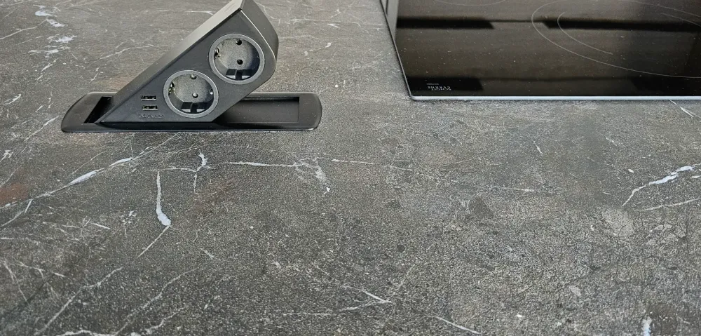 Doimo Cucine Cucina moderna con isola Aspen a prezzo ribassato- Cucine Ad Isola|Cucine Moderne