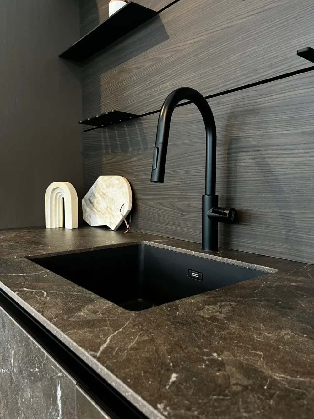 Doimo Cucine Cucina moderna con isola Aspen a prezzo ribassato- Cucine Ad Isola|Cucine Moderne