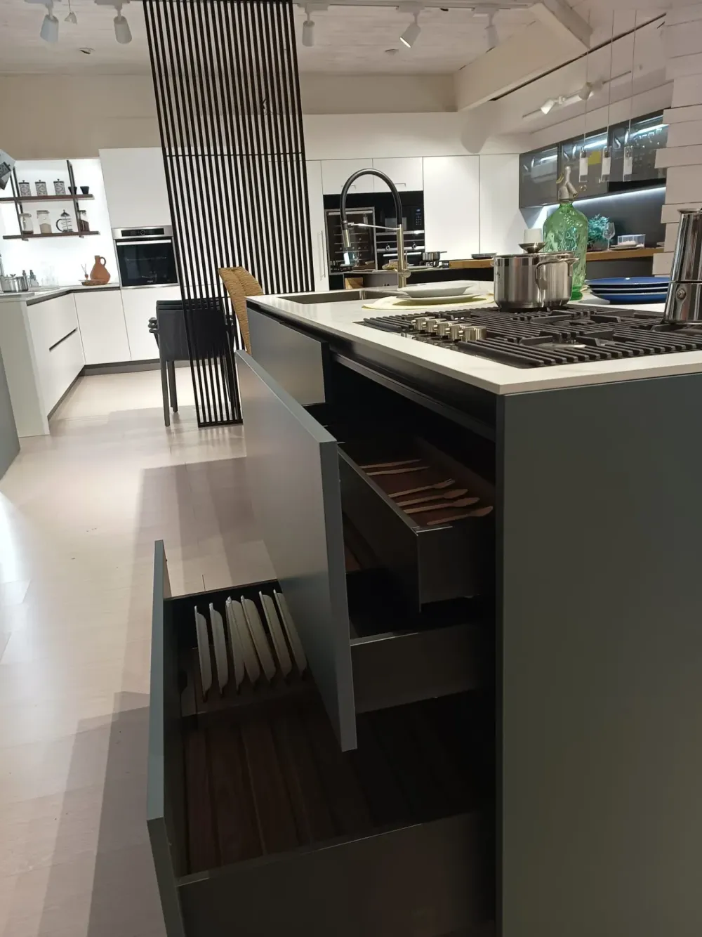 Cucina moderna con penisola Mènta a prezzo scontato^Binova Online