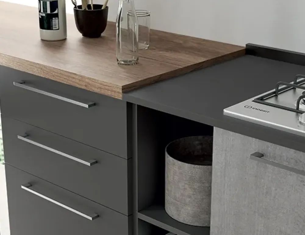 Cucina moderna grigio Primacucine lineare Domino grafite e cementho in offerta^Prima Cucine Sale