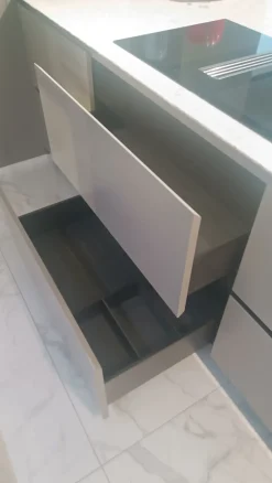 Cucina N elle e inside moderna altri colori con penisola scontata 50%^Cesar Outlet