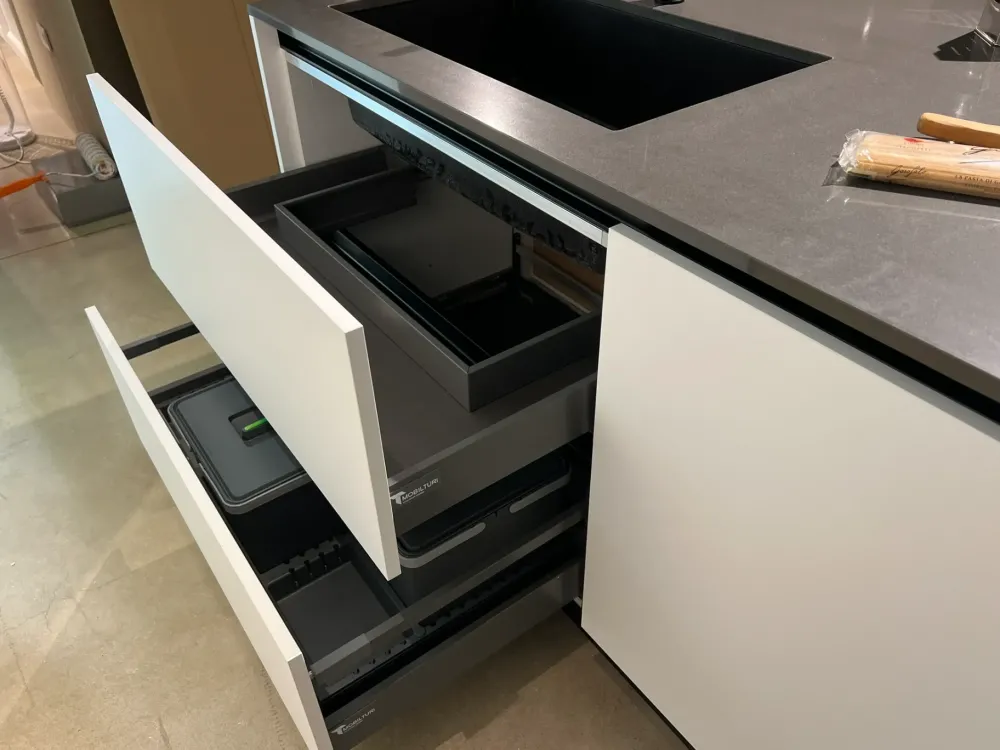 Sale Cucina pop moderna bianca con isola scontata 61% Cucine Ad Isola|Cucine Moderne