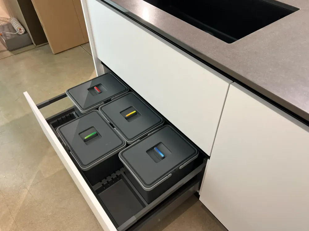 Sale Cucina pop moderna bianca con isola scontata 61% Cucine Ad Isola|Cucine Moderne