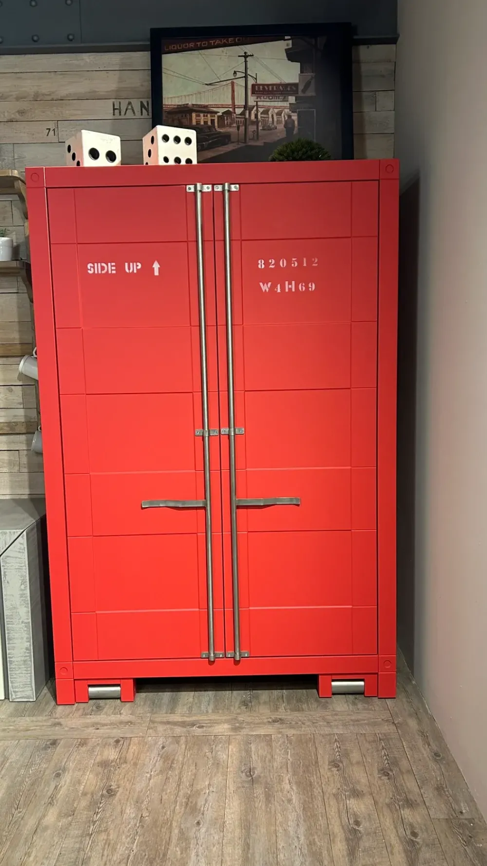 Cucina rossa industriale lineare Dispensa container in Offerta Outlet^Marchi Cucine Clearance