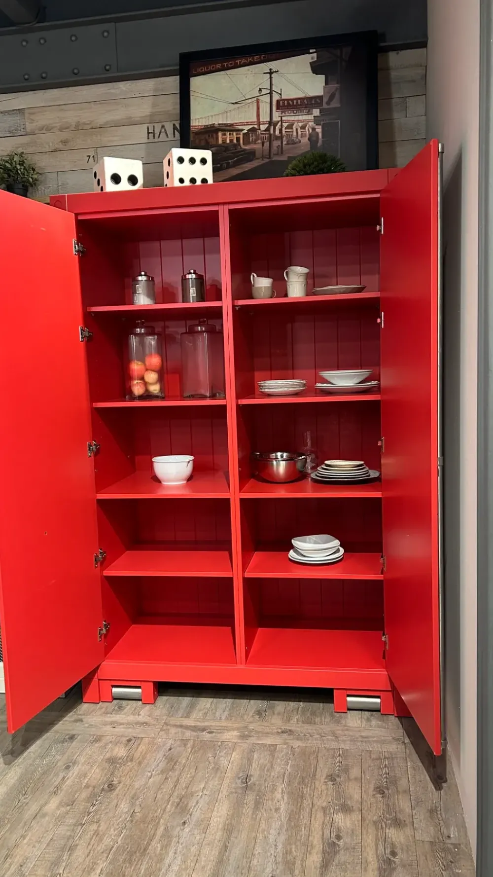 Cucina rossa industriale lineare Dispensa container in Offerta Outlet^Marchi Cucine Clearance