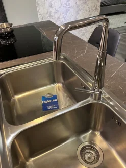 Scavolini Cucina moderna con isola bianca in laccata lucido Scenery- Cucine Ad Isola|Cucine Moderne