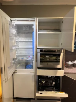 Scavolini Cucina moderna con isola bianca in laccata lucido Scenery- Cucine Ad Isola|Cucine Moderne