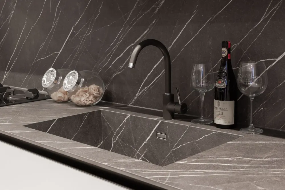 Cucina moderna lineare bianca in laminato opaco Delinea^Scavolini Best