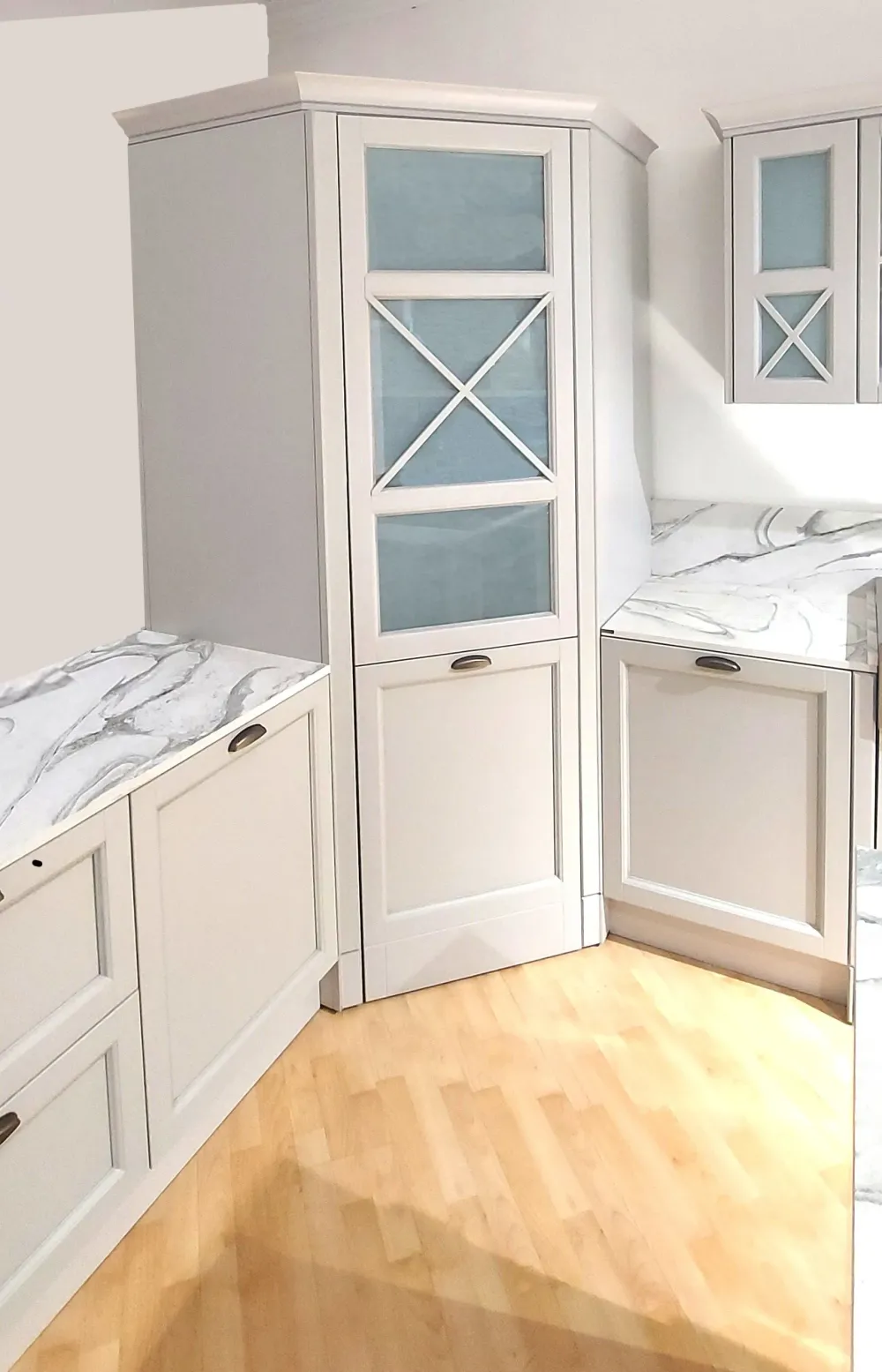 Artigianale Cucina Shabby chic ad angolo a Roma, grigio provenzale, sconto 50%.- Cucine Ad Angolo