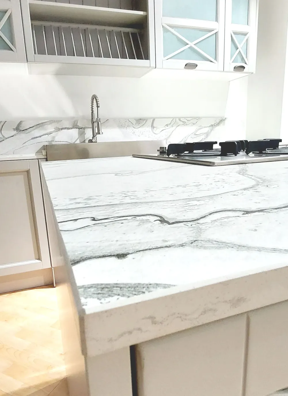 Artigianale Cucina Shabby chic ad angolo a Roma, grigio provenzale, sconto 50%.- Cucine Ad Angolo