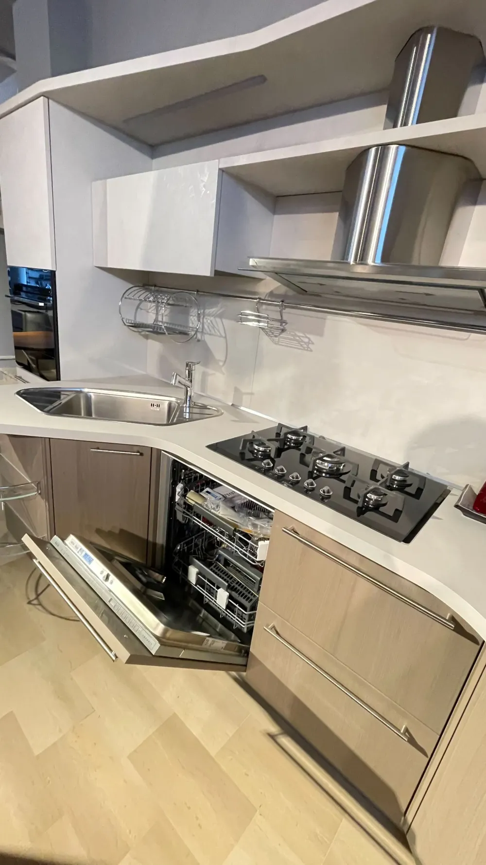 Cucina Skyline moderna grigia lineare scontata 53%^Snaidero New