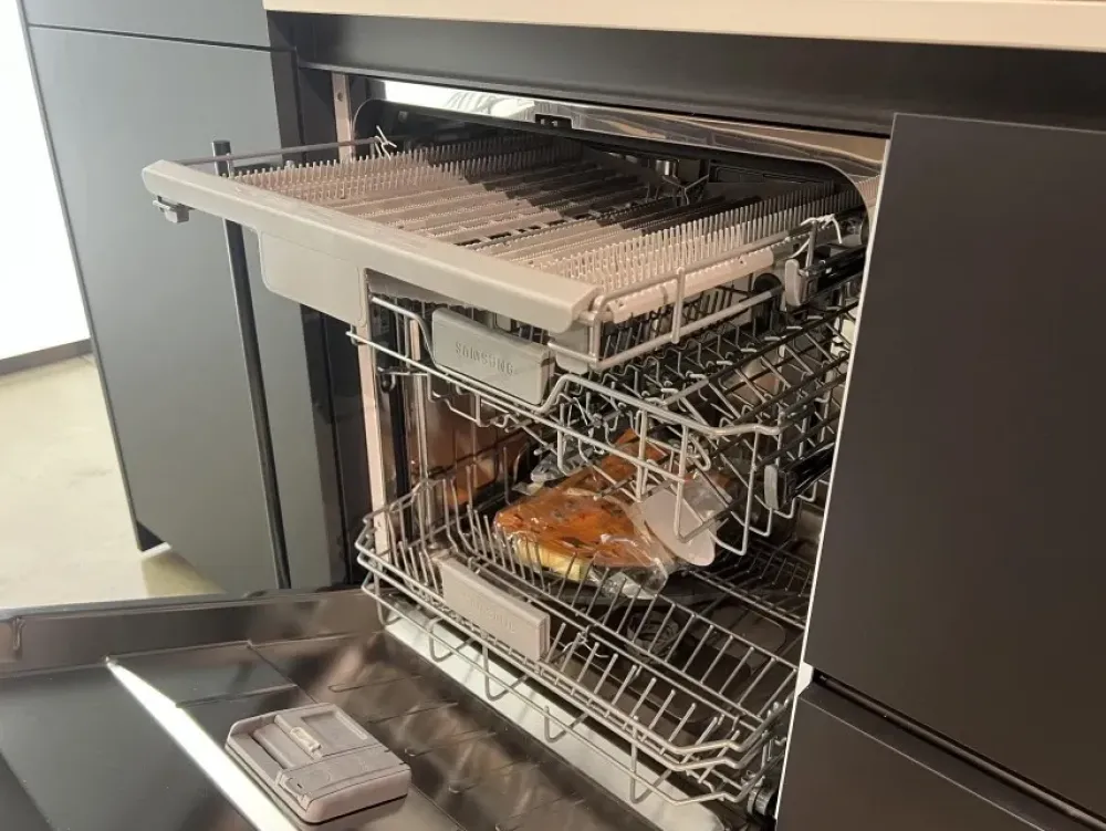 Cucina moderna con isola altri colori in laccata opaco Metropolis^Stosa