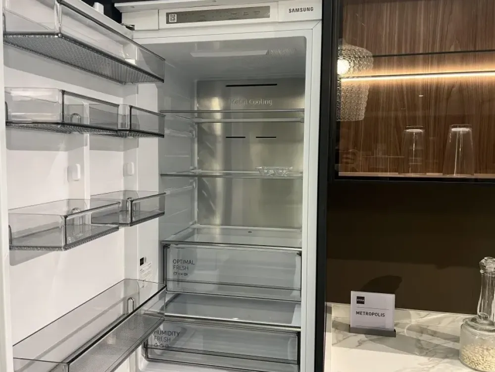 Cucina moderna con isola altri colori in laccata opaco Metropolis^Stosa