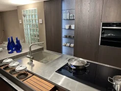 Arredo3 Cucina Time + asia moderna rovere moro con isola scontata 50%- Cucine Ad Isola|Cucine Moderne