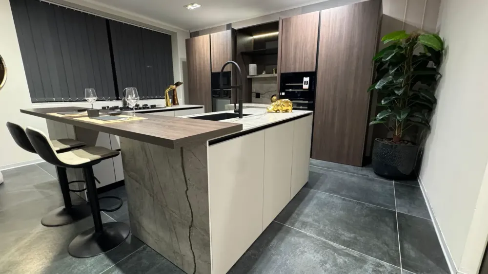 Binova Cucina tortora design con isola Bluna a soli 21900 Euro- Cucine Ad Isola|Cucine Design