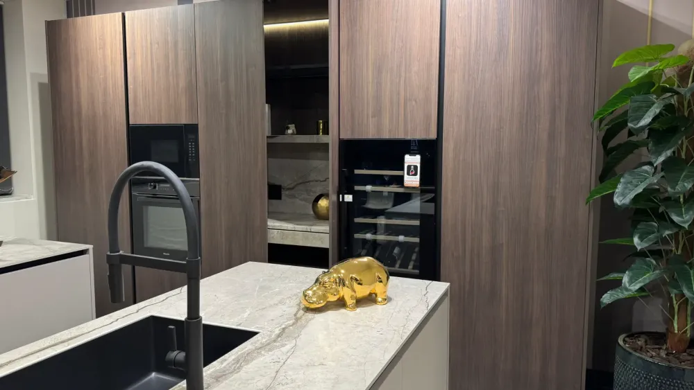 Binova Cucina tortora design con isola Bluna a soli 21900 Euro- Cucine Ad Isola|Cucine Design