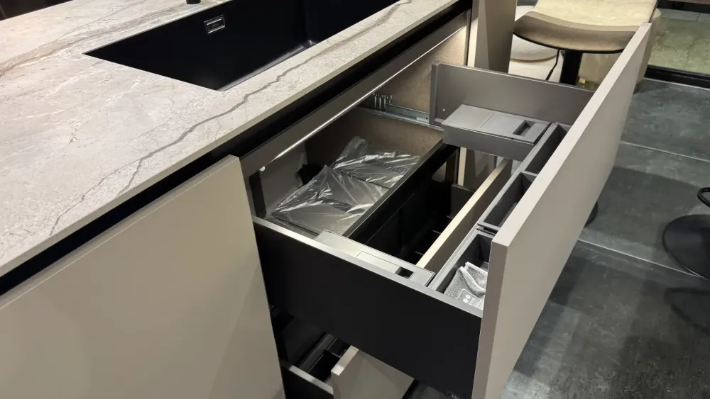 Binova Cucina tortora design con isola Bluna a soli 21900 Euro- Cucine Ad Isola|Cucine Design