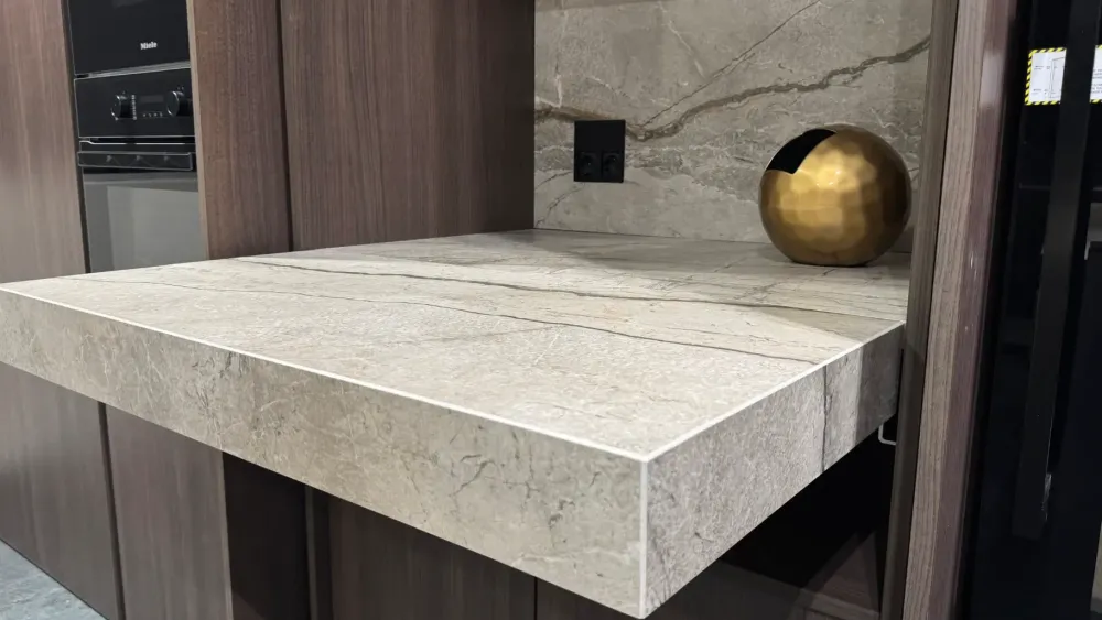 Binova Cucina tortora design con isola Bluna a soli 21900 Euro- Cucine Ad Isola|Cucine Design