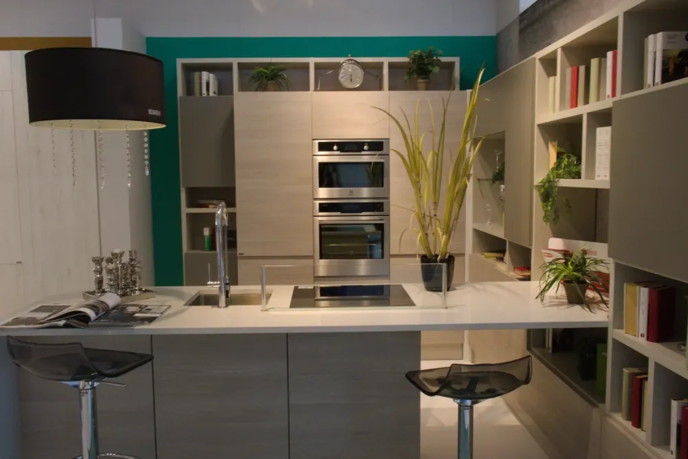 Cucina tortora moderna con penisola Motus^Scavolini New