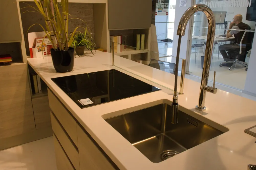 Cucina tortora moderna con penisola Motus^Scavolini New