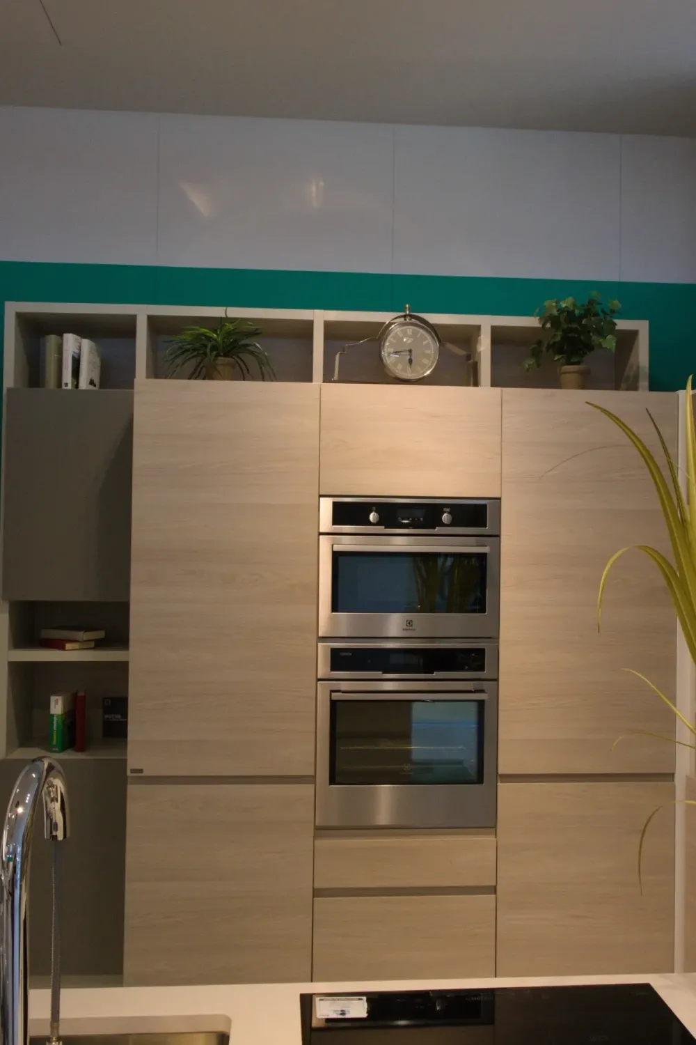 Cucina tortora moderna con penisola Motus^Scavolini New