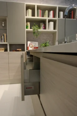 Cucina tortora moderna con penisola Motus^Scavolini New
