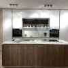 Cucina moderna con isola bianca in laccata lucido Lounge^Veneta Cucine Outlet
