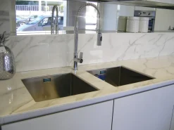 Arredo3 Cucina Vetro design bianca lineare scontata 38%- Cucine Lineari|Cucine Design