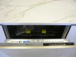 Arredo3 Cucina Vetro design bianca lineare scontata 38%- Cucine Lineari|Cucine Design