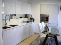 Arredo3 Cucina Vetro design bianca lineare scontata 38%- Cucine Lineari|Cucine Design