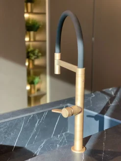 Cucina moderna ad isola altri colori in melaminico Segni^Zampieri Cucine Hot