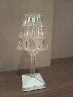 Kartell Da tavolo Battery a prezzo Outlet  approfittane ora!- Lampade Da Tavolo