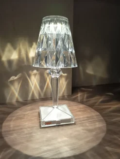 Kartell Da tavolo Battery a prezzo Outlet  approfittane ora!- Lampade Da Tavolo