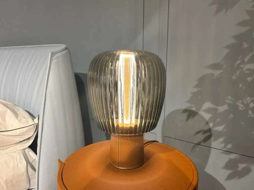 Da tavolo Nymph small a prezzo scontato^Poltrona Frau Outlet