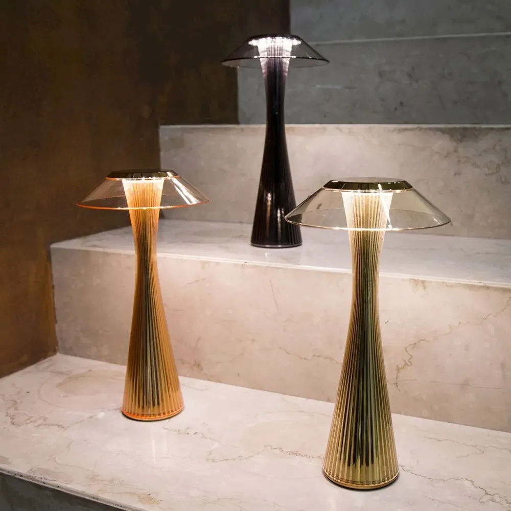 Da tavolo Space in Offerta Outlet^Kartell Hot