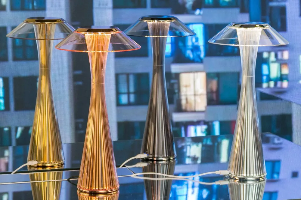 Da tavolo Space in Offerta Outlet^Kartell Hot