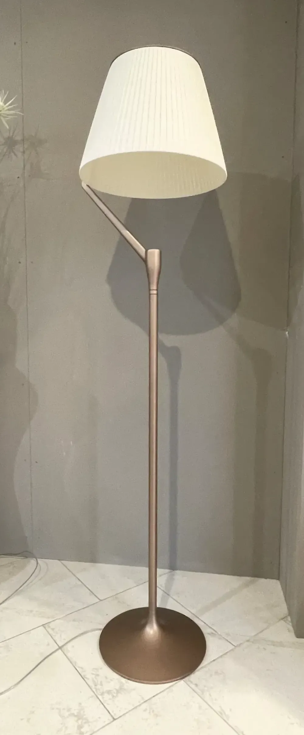 Kartell Da terra Angelo stone Altri colori con forte sconto- Lampade Da Terra