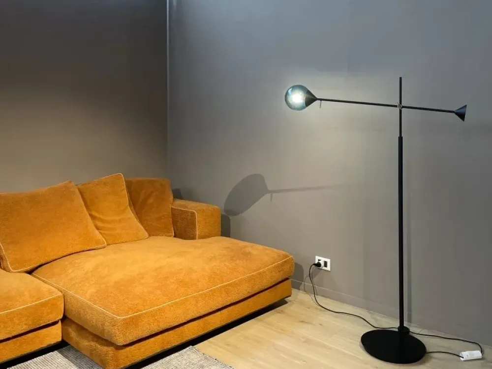 Da terra stile Design Kendama a prezzi outlet^Giorgetti Discount