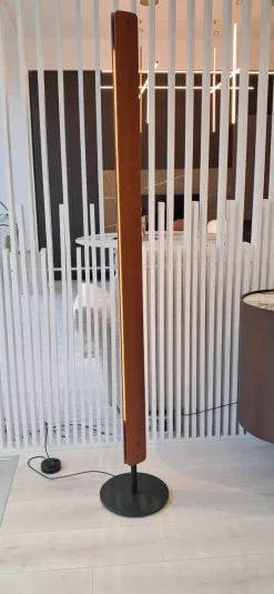 Flos Da terra stile Moderna Seki han floor in saldo- Lampade Da Terra