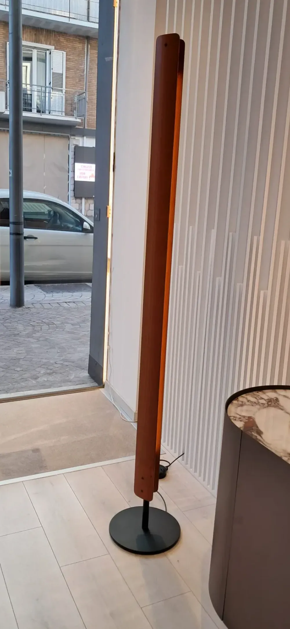 Flos Da terra stile Moderna Seki han floor in saldo- Lampade Da Terra