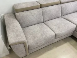 Outlet Divani letto con penisola Sasha di a prezzo ribassato Divani