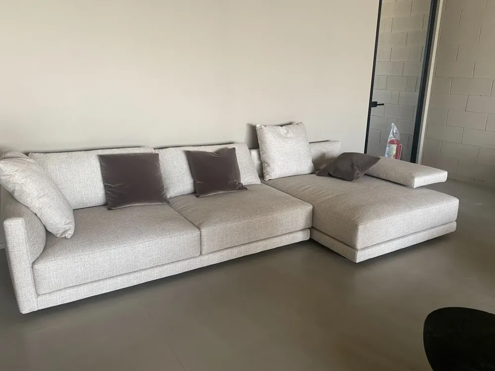 New Divano angolare modello Bristol di a prezzi outlet Divani