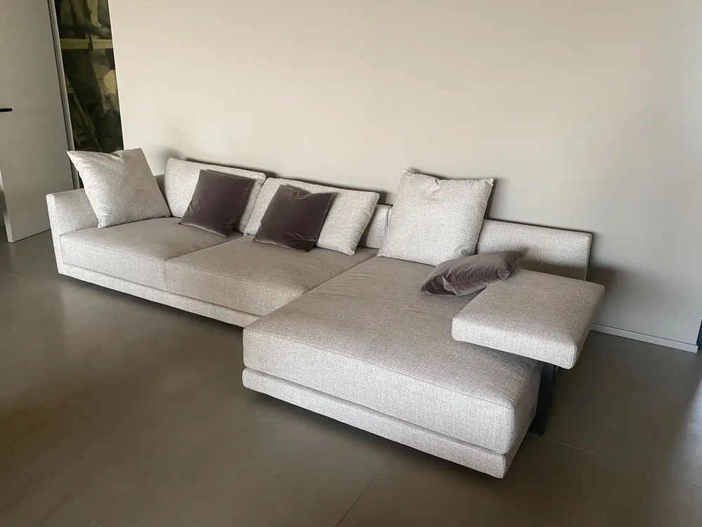 New Divano angolare modello Bristol di a prezzi outlet Divani