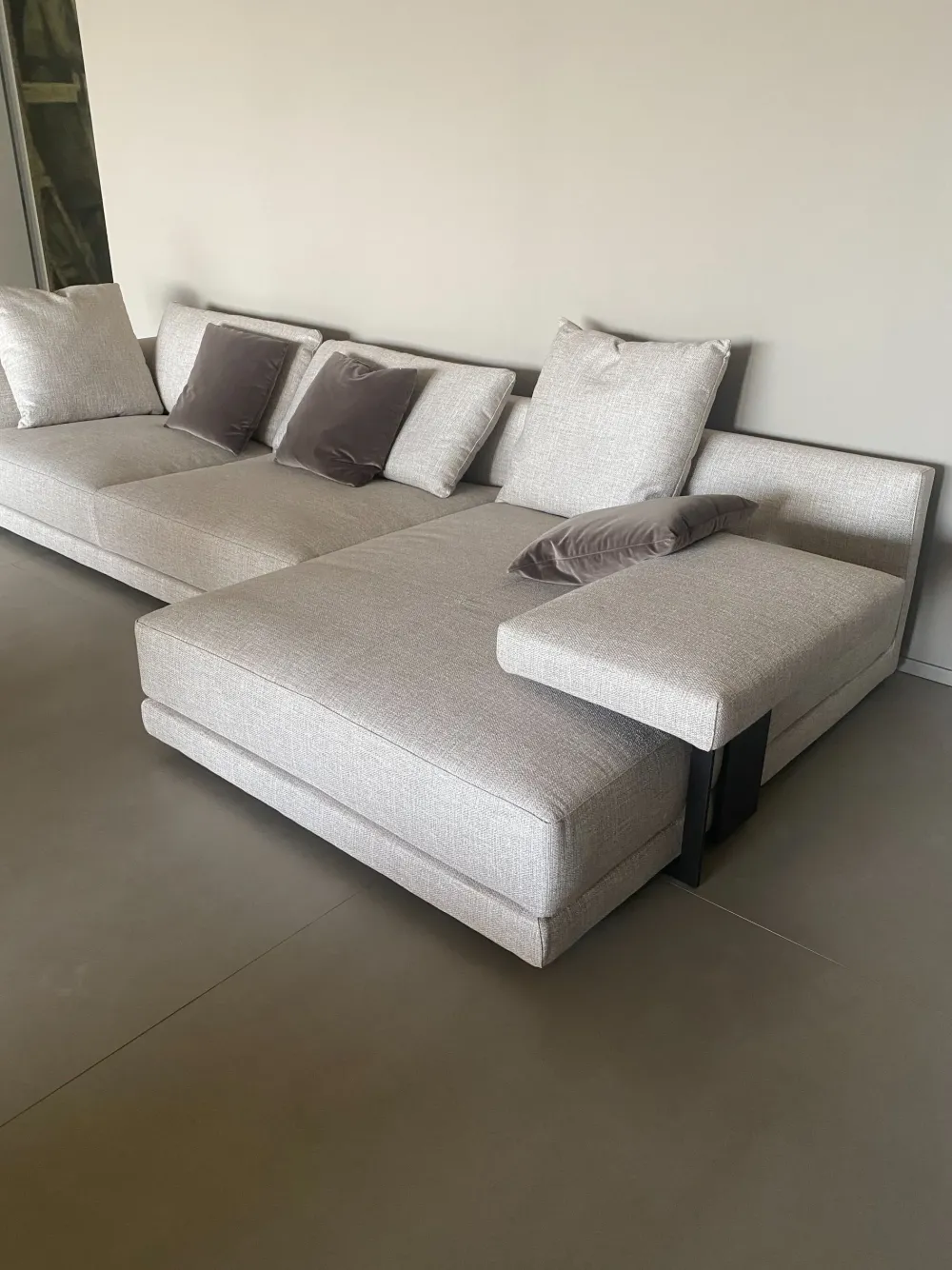 New Divano angolare modello Bristol di a prezzi outlet Divani