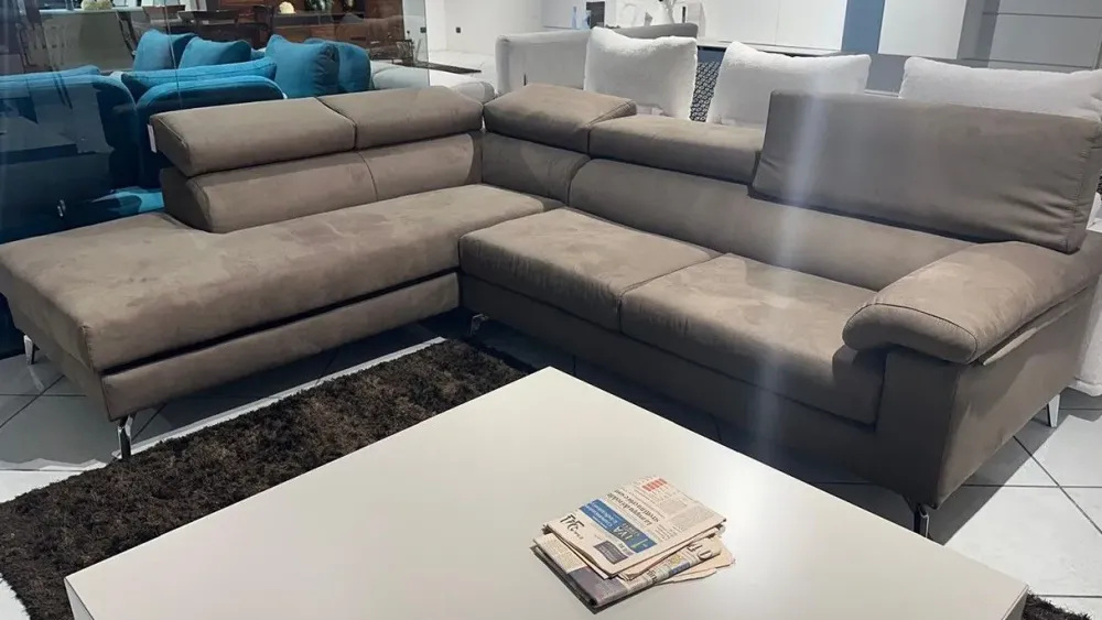 Clearance Divano Angolare modello Tucson di a prezzi convenienti Divani